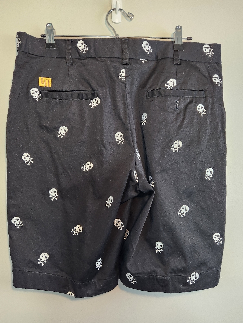 Loudmouth Golf Chino Shorts Black White Skull and Crossbone Eye Patch Sz 36 - Picture 2 of 8